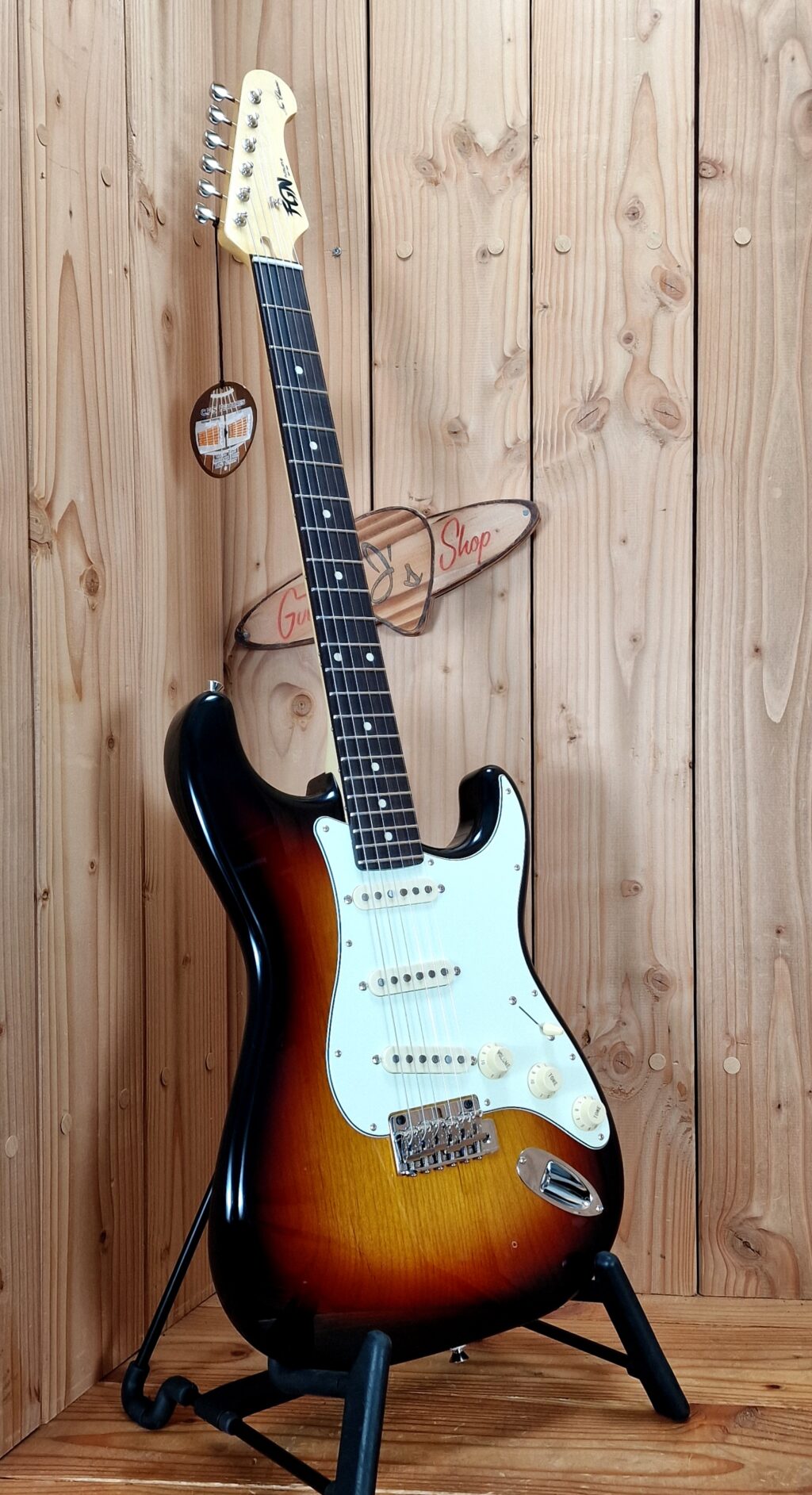 FGN E-Gitarre, Neo Classic ST 100, SSS Pickups, 3Tone Sunburst, Gigbag – Bild 5