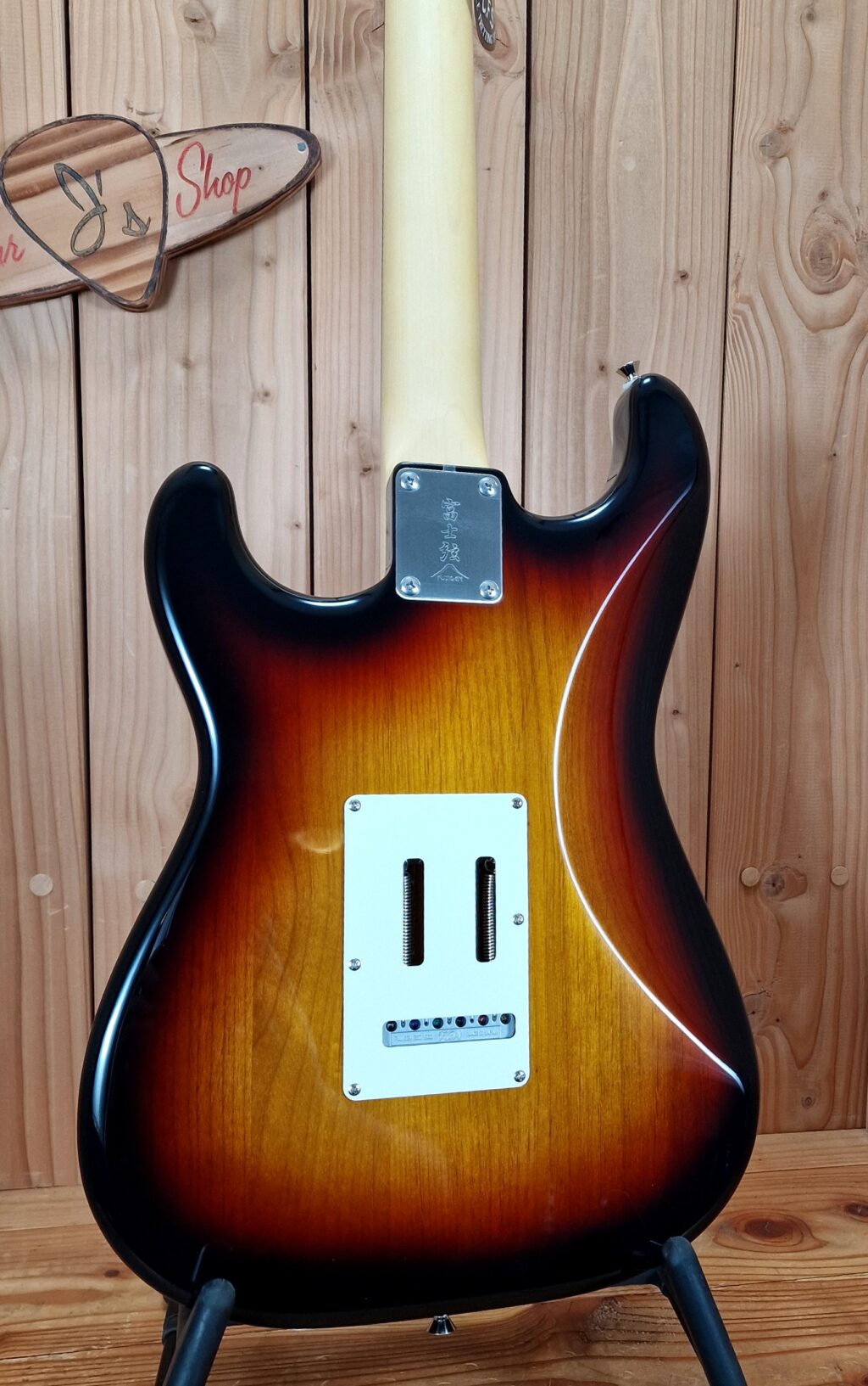 FGN E-Gitarre, Neo Classic ST 100, SSS Pickups, 3Tone Sunburst, Gigbag – Bild 8