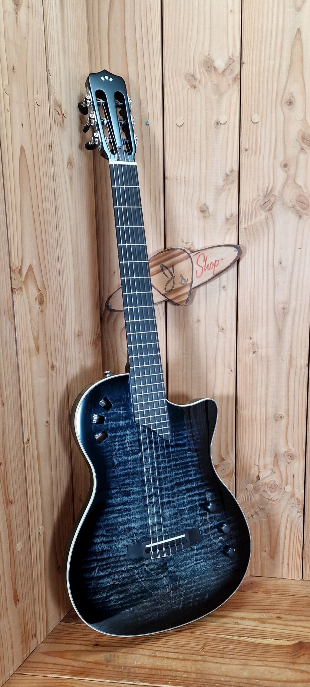 Cordoba Stage E- Klassikgitarre in Black Burst – Bild 3