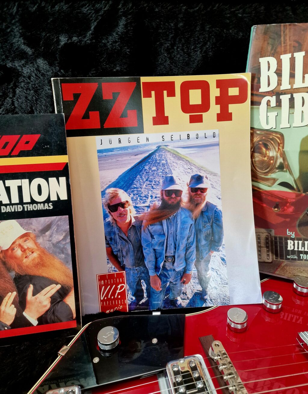Gretsch G6199 Billy-Bo Jupiter Thunderbird, Firebird Red, Bj. 2023 &  3 ZZ Top Bücher – Bild 24