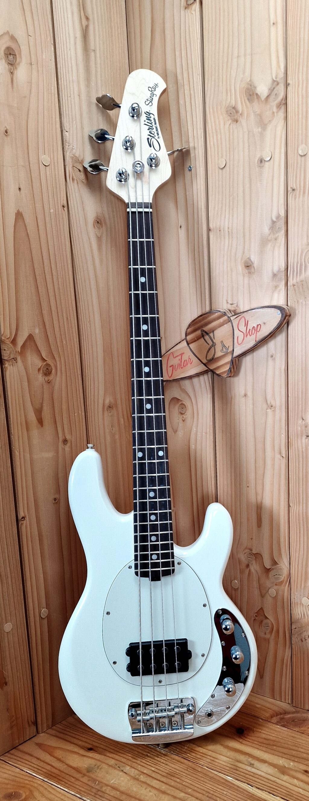 Sterling by Music Man StingRay SS4 Short Scale Bass, Olympic White, Bj. 2023 – Bild 2