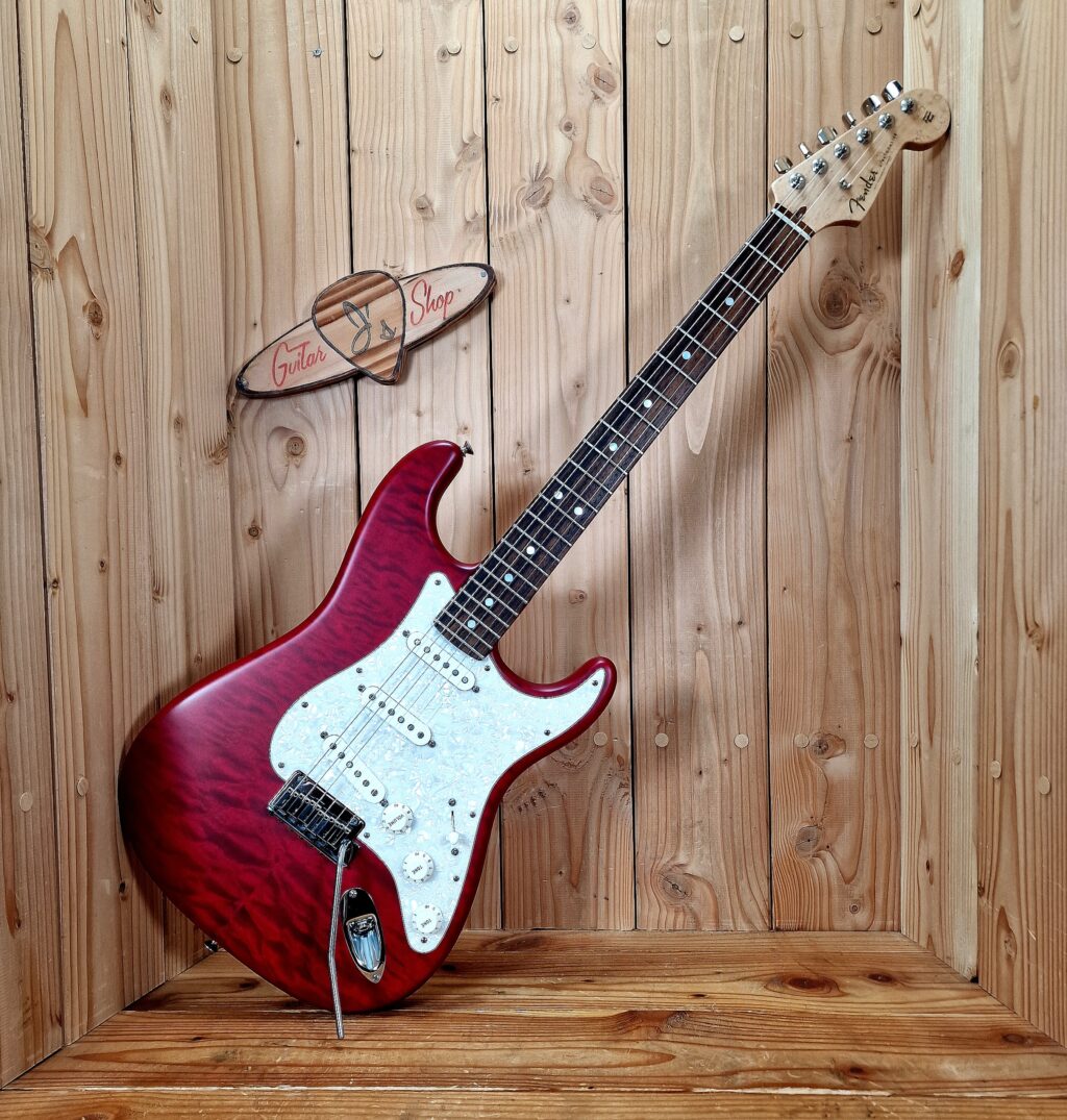 Fender Custom Shop Stratocaster, Custom Deluxe, Candy Red Satin Bj. 2014