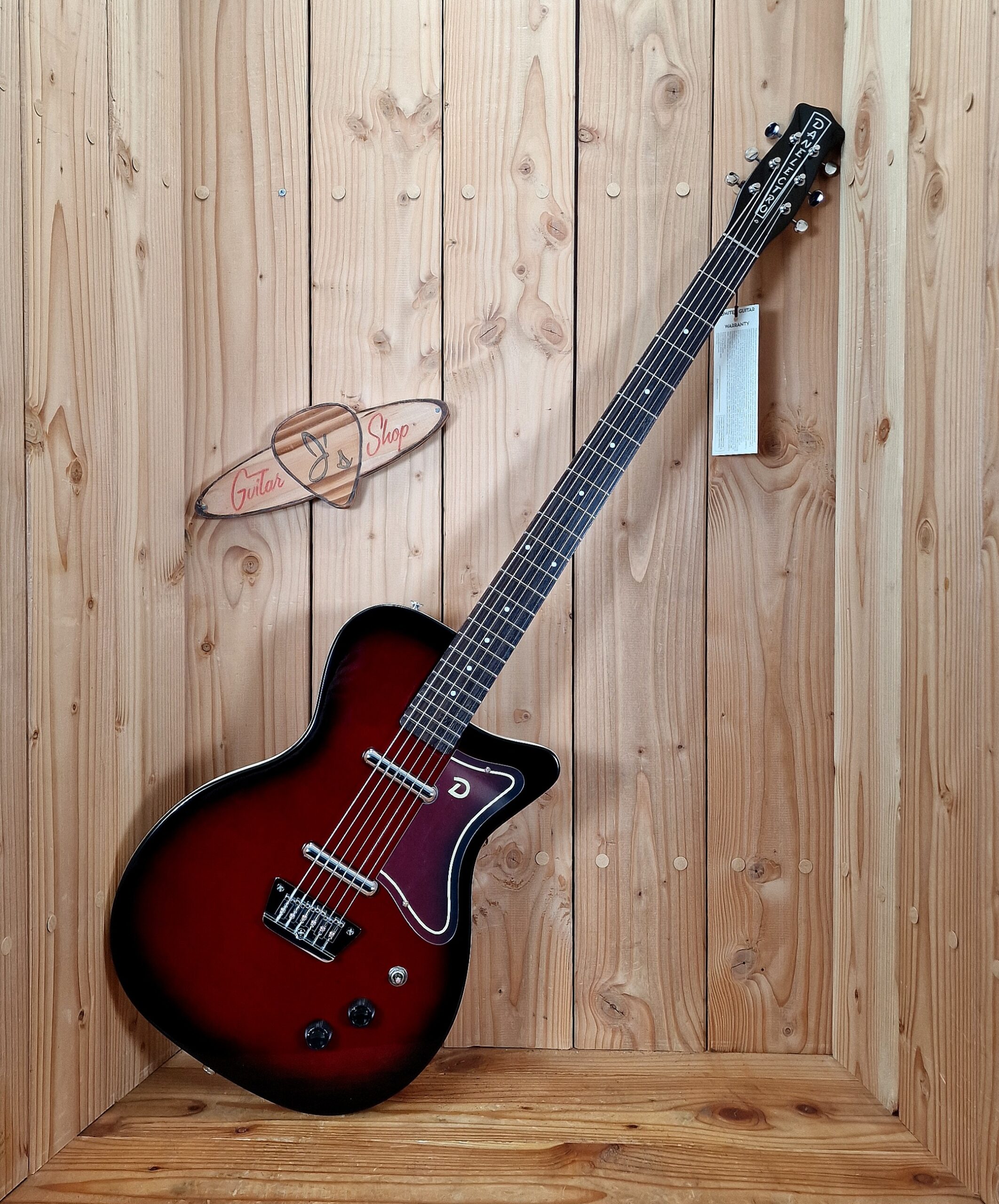 Danelectro 56 Baritone Pro, Red Burst DH