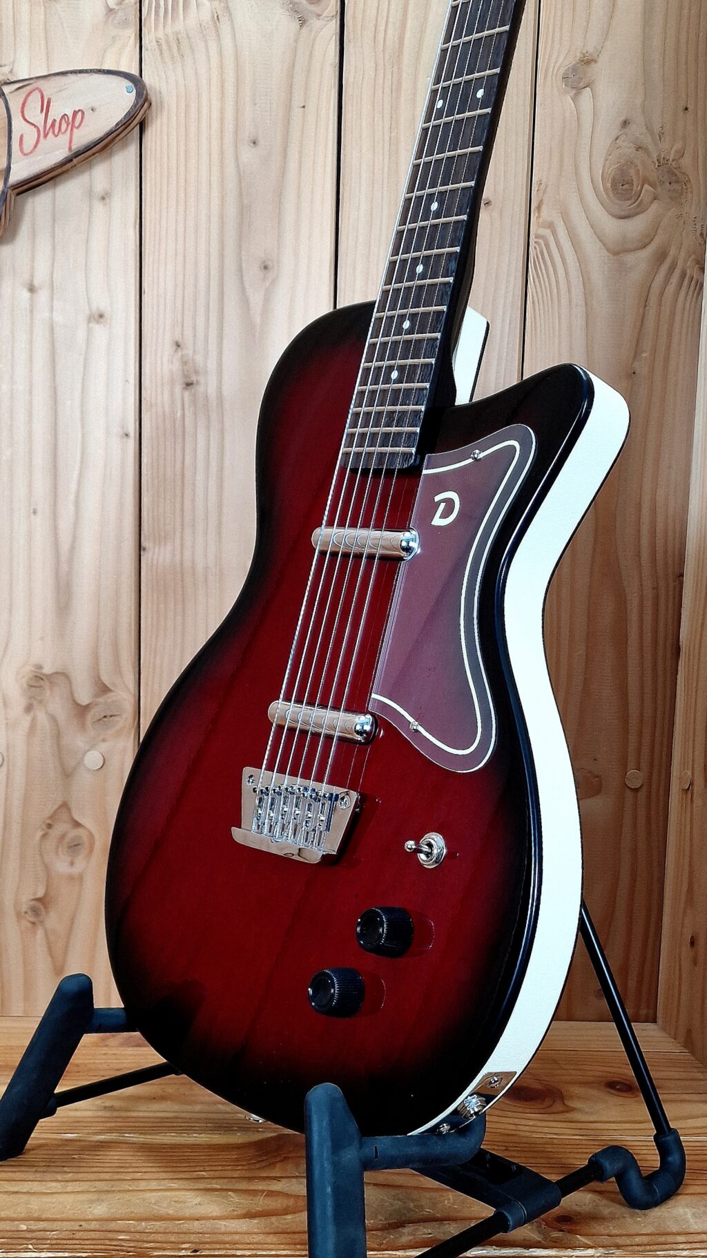 Danelectro 56 Baritone Pro, Red Burst DH – Bild 5