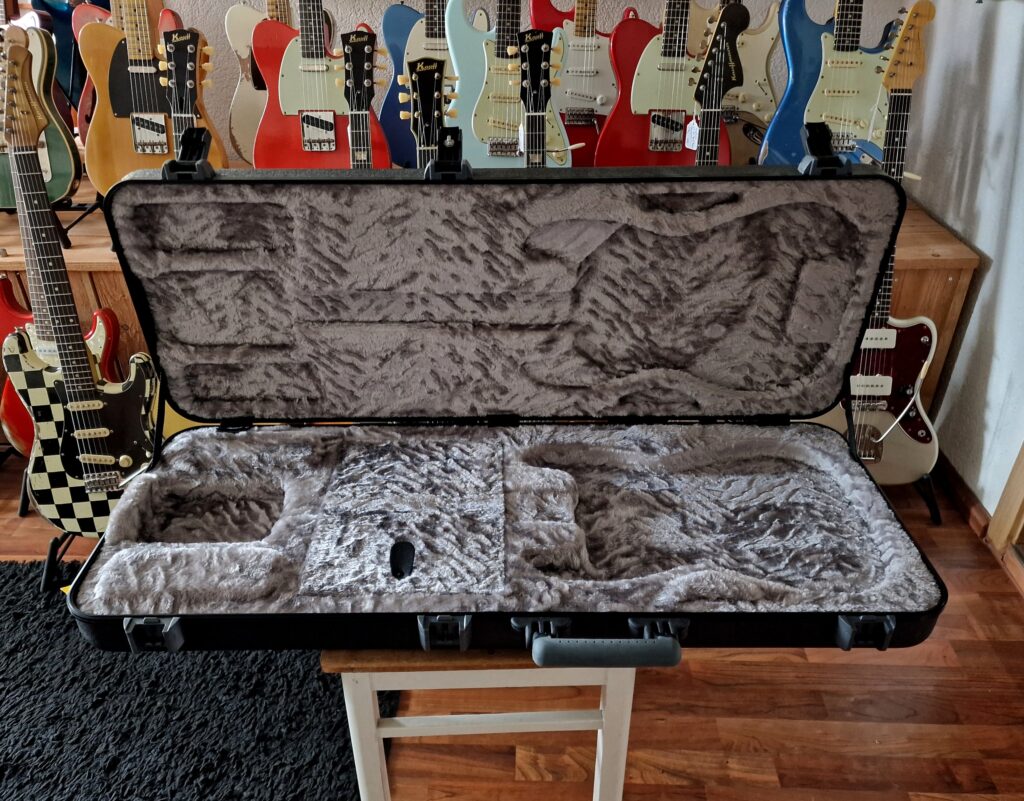 Fender Deluxe Molded Case, für S&T Style Gitarren