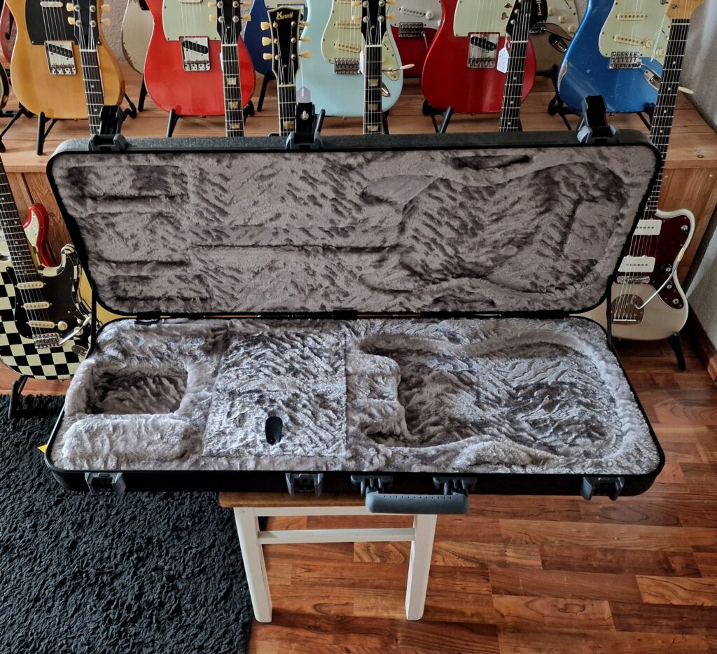 Fender Deluxe Molded Case, für S&T Style Gitarren – Bild 2