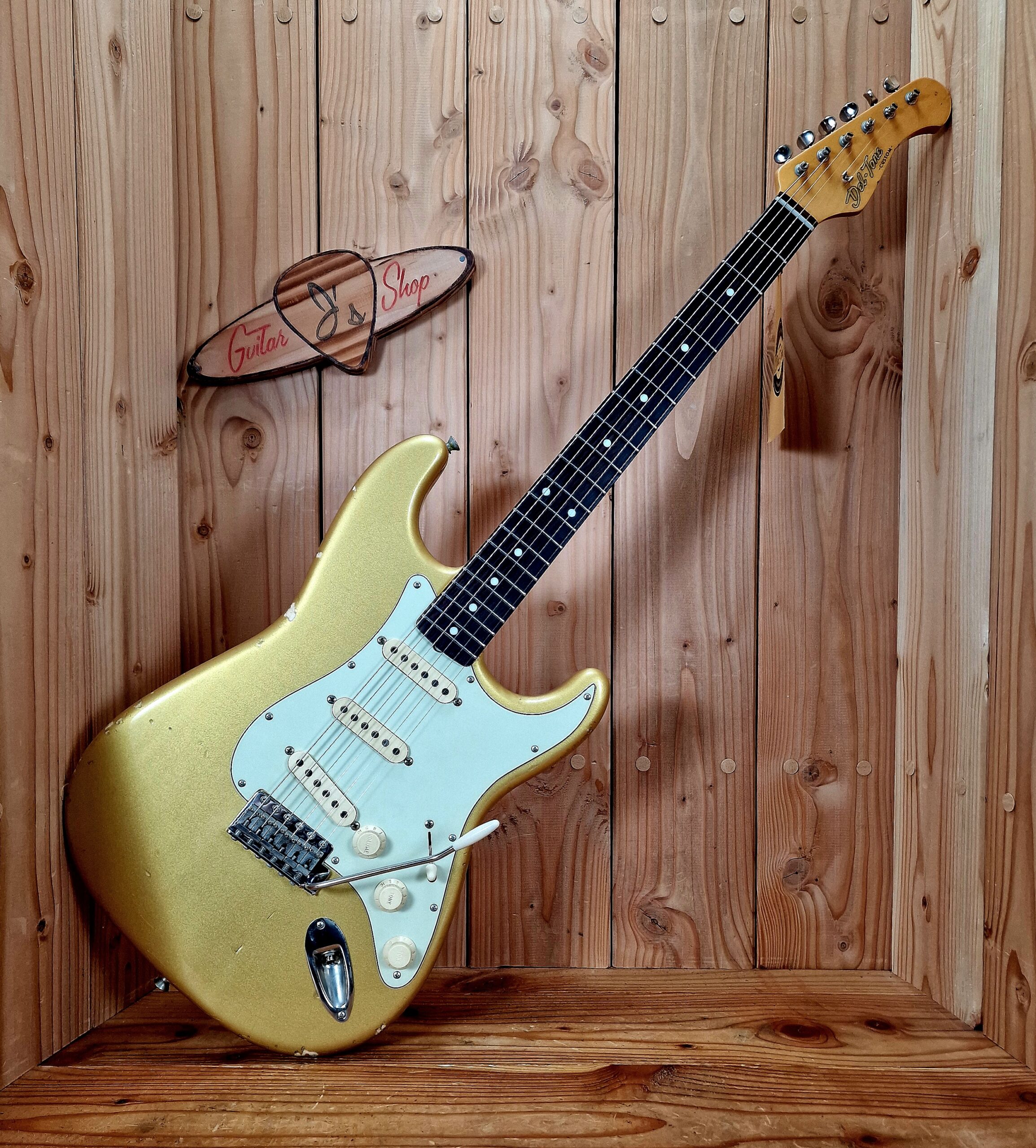 Del-Tone 60’s S-style Gold - Medium aged - Gloss