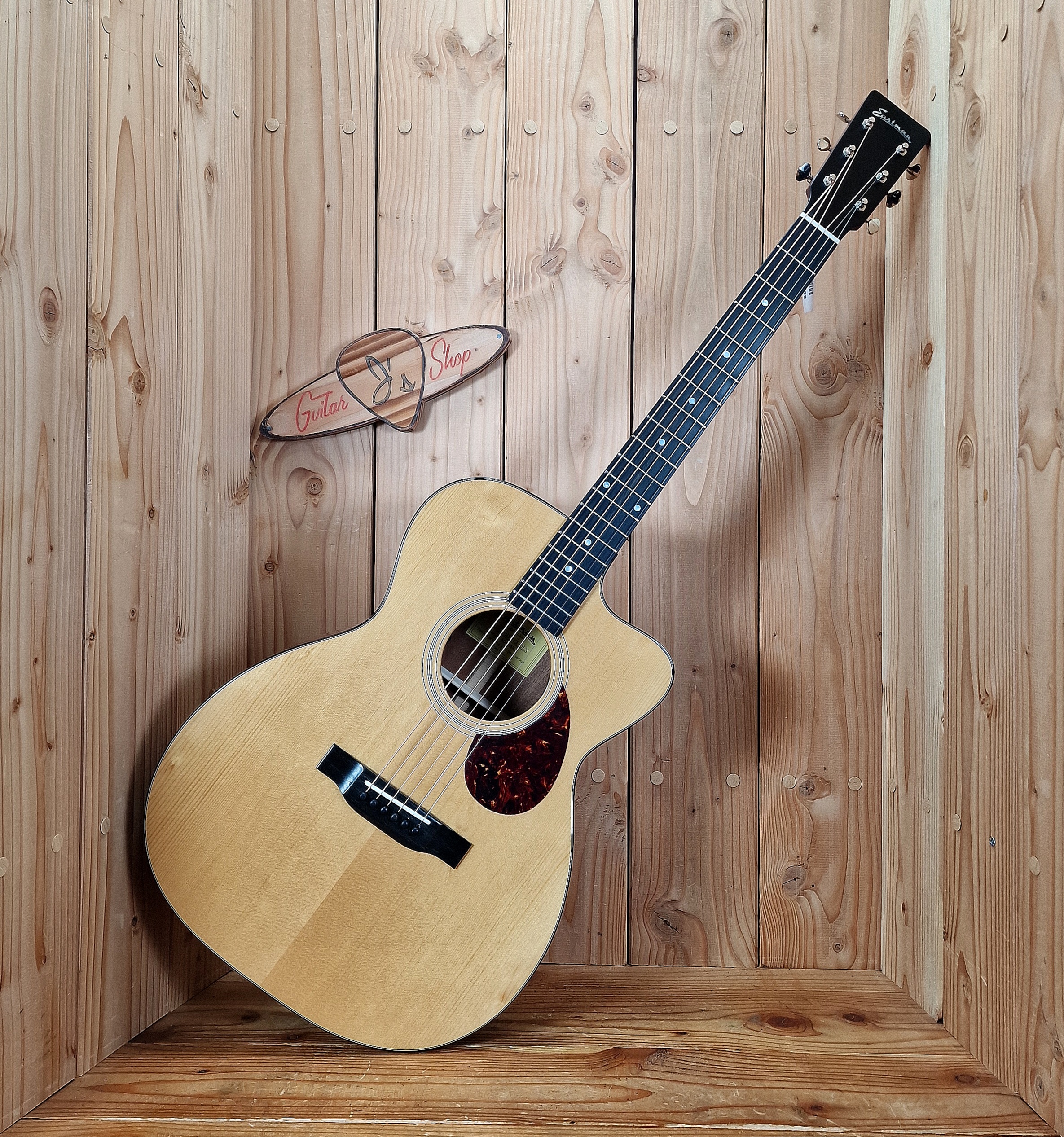 Eastman E1OMCE-DLX Ochestral Modell mit Cutaway Westerngitarre