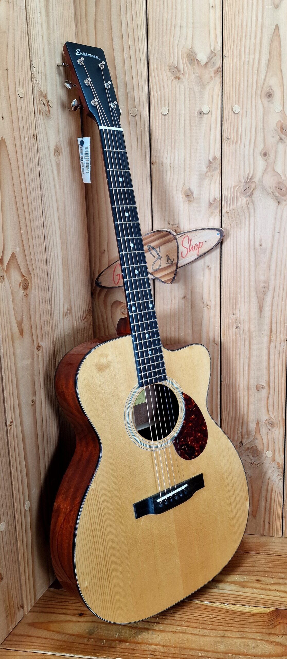 Eastman E1OMCE-DLX Ochestral Modell mit Cutaway Westerngitarre – Bild 3