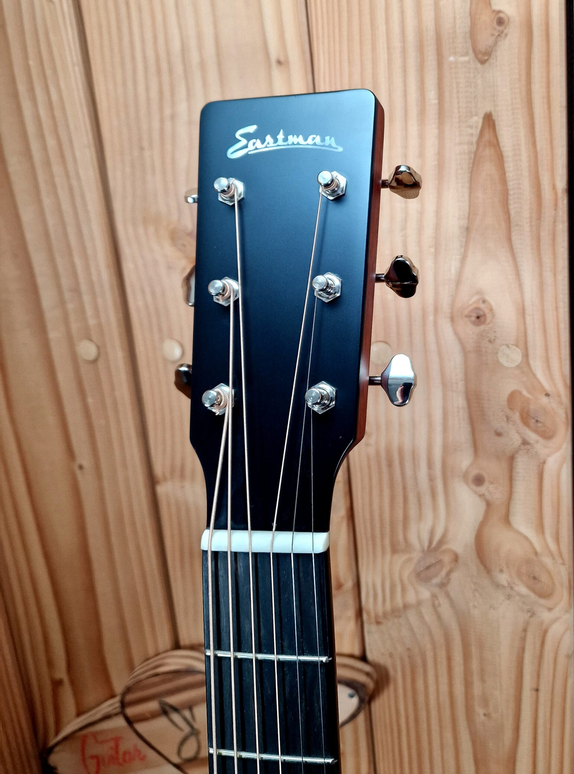 Eastman E1OMCE-DLX Ochestral Modell mit Cutaway Westerngitarre – Bild 4