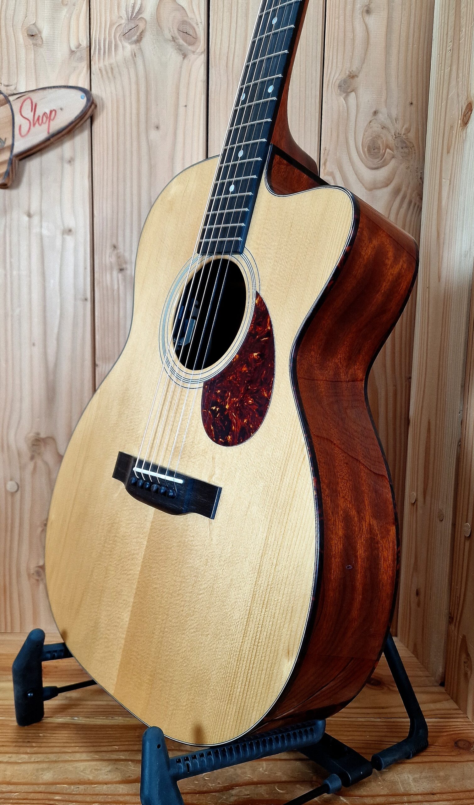 Eastman E1OMCE-DLX Ochestral Modell mit Cutaway Westerngitarre – Bild 6