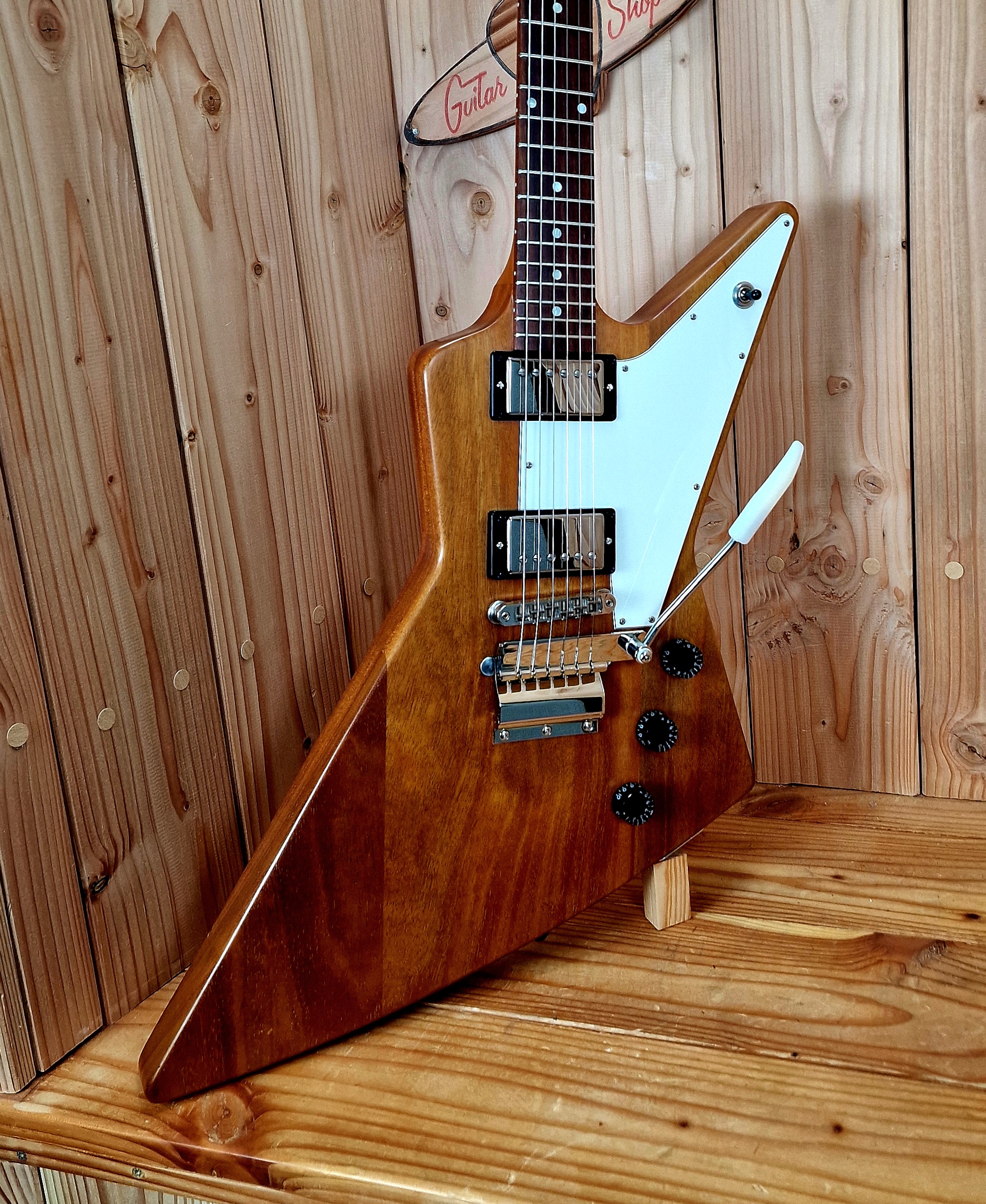 Gibson Explorer Bj.2018 Antique Natural, Maestro Tremolo – Bild 8