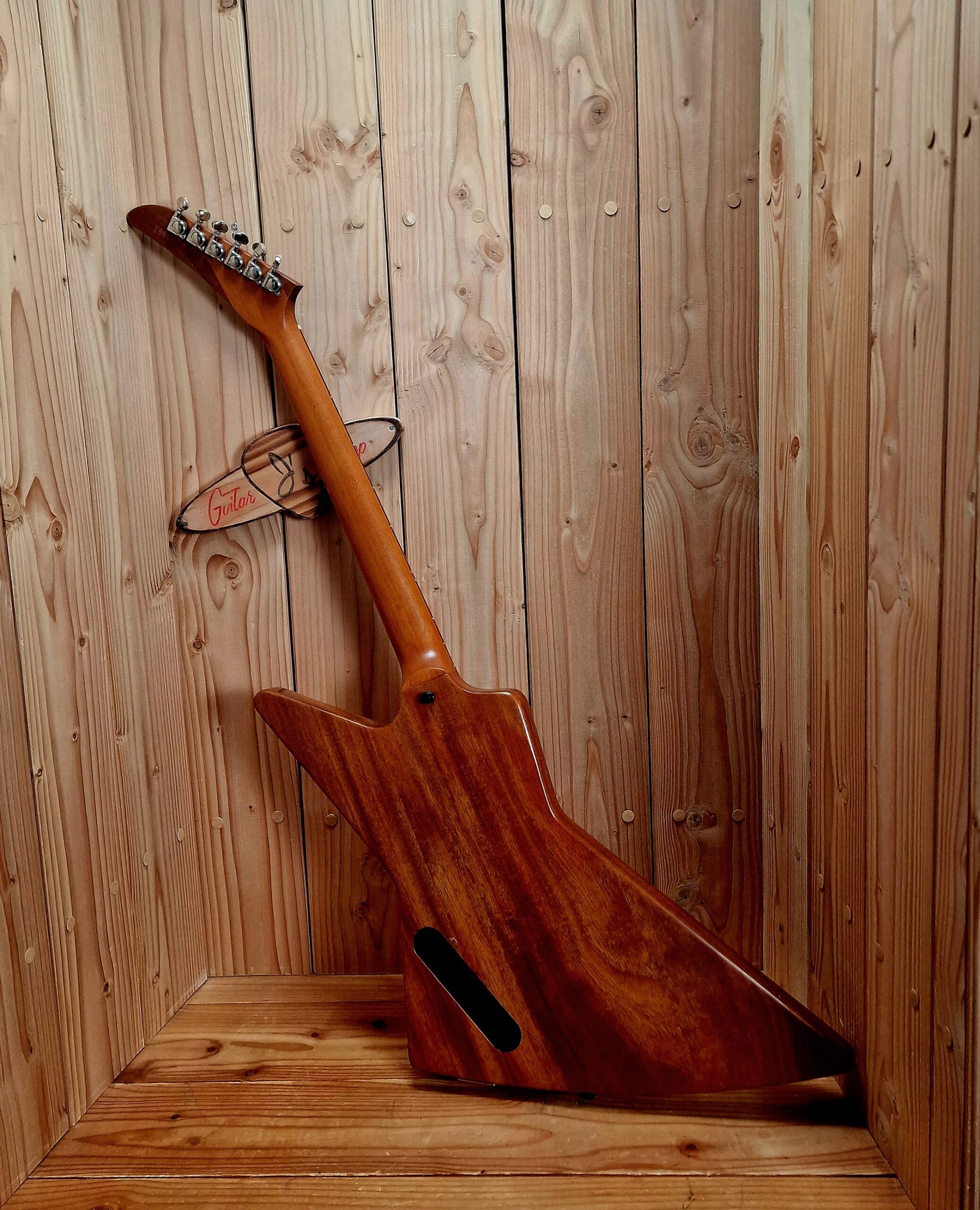 Gibson Explorer Bj.2018 Antique Natural, Maestro Tremolo – Bild 10