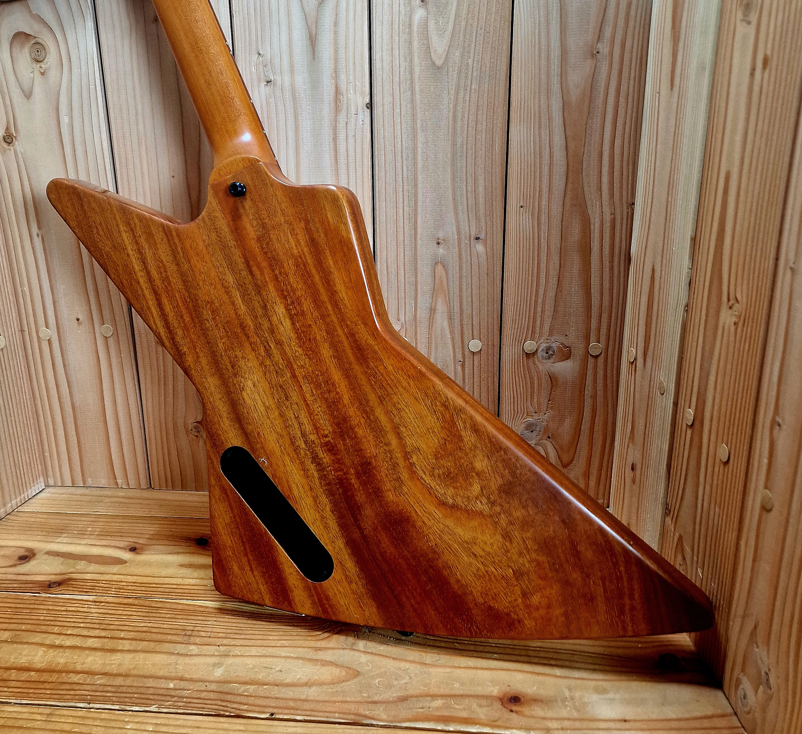 Gibson Explorer Bj.2018 Antique Natural, Maestro Tremolo – Bild 11