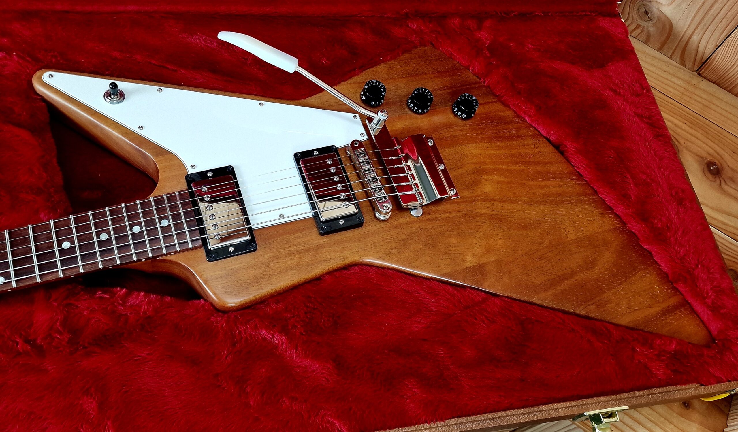 Gibson Explorer Bj.2018 Antique Natural, Maestro Tremolo – Bild 15
