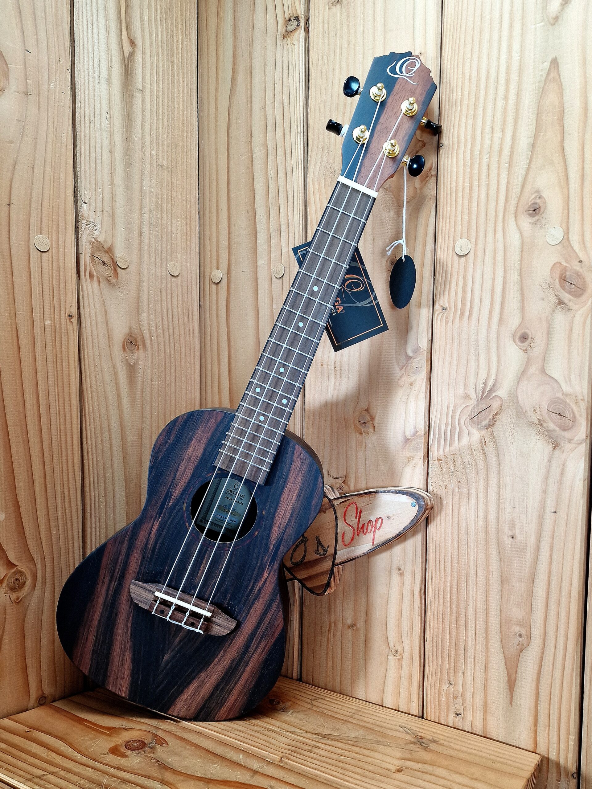 ORTEGA Timber Serie Konzert Ukulele 4 String - Open Pore Finish + Bag