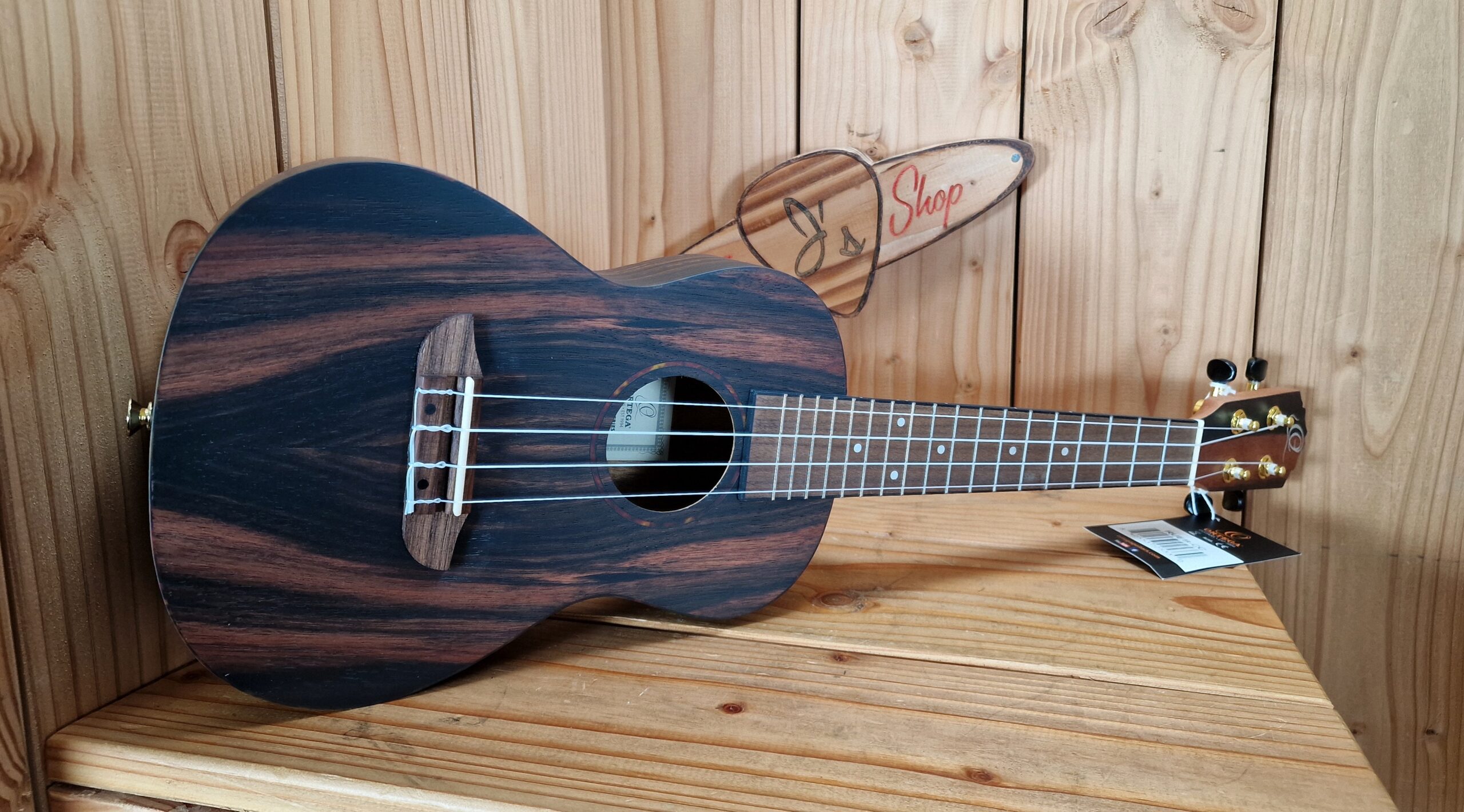 ORTEGA Timber Serie Konzert Ukulele 4 String - Open Pore Finish + Bag – Bild 4