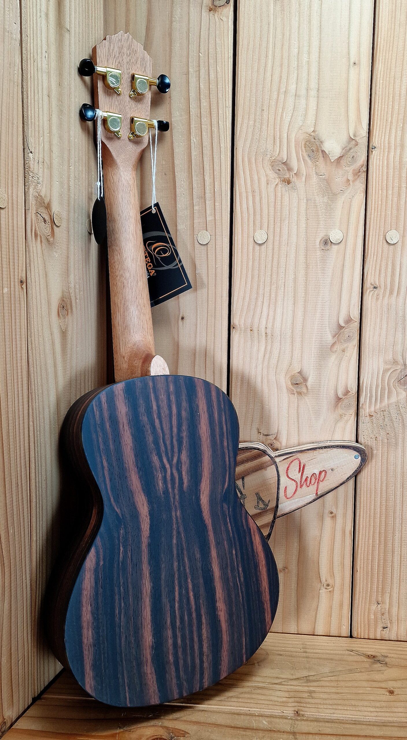 ORTEGA Timber Serie Konzert Ukulele 4 String - Open Pore Finish + Bag – Bild 5