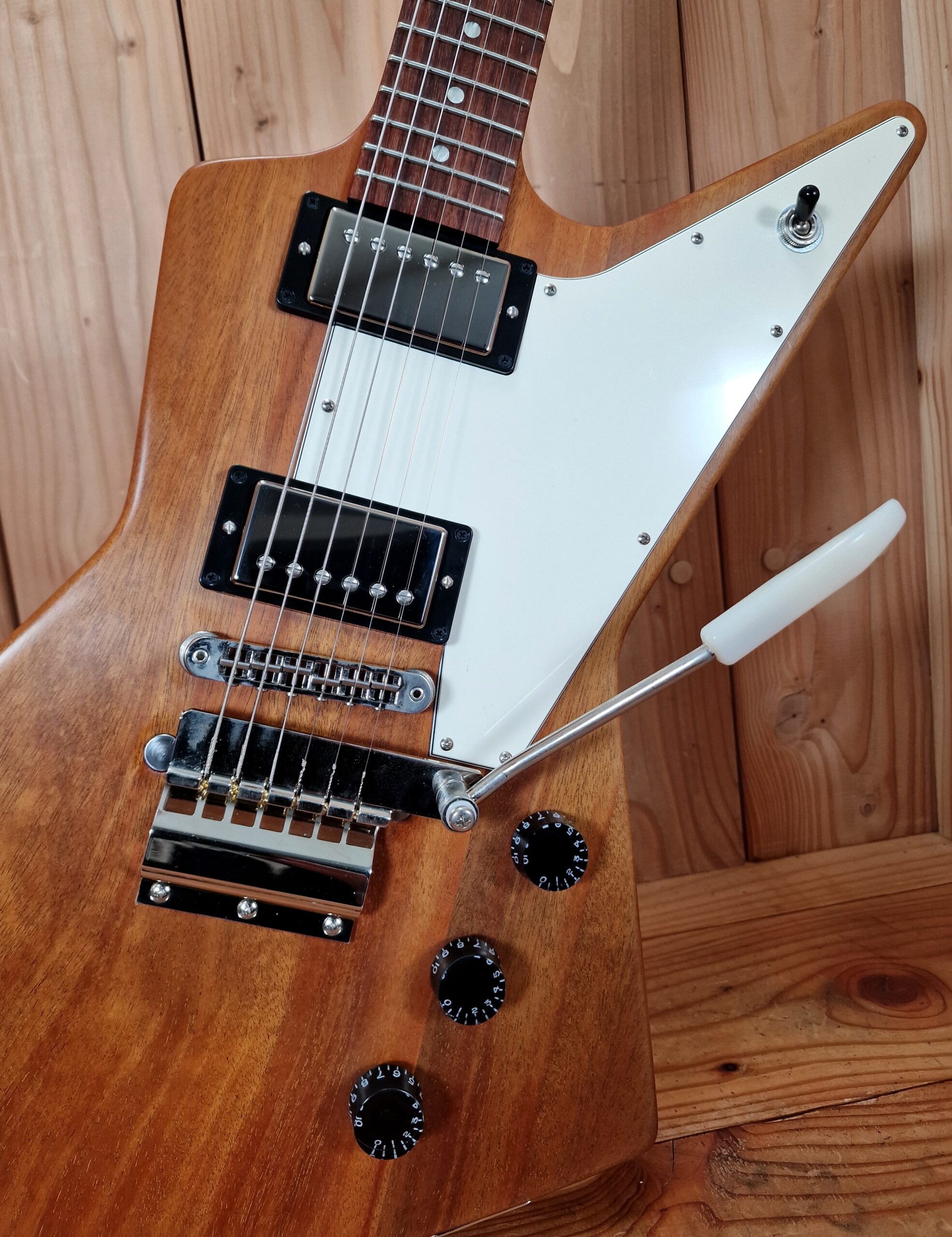 Gibson Explorer Bj.2018 Antique Natural, Maestro Tremolo – Bild 17
