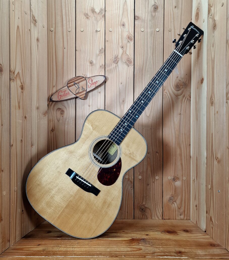Eastman E3OM-DLX Ochestral Modell Westerngitarre