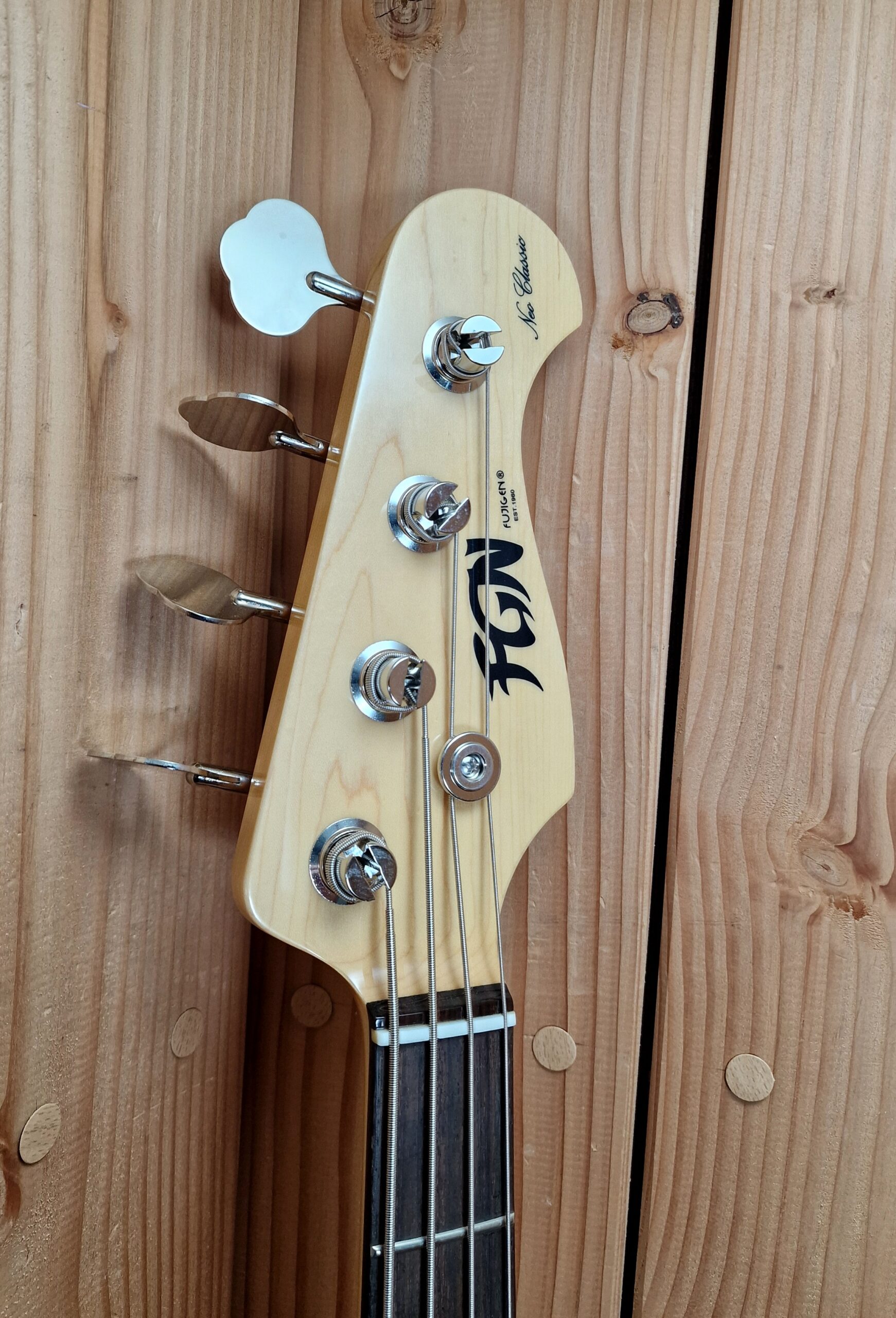 FGN Bassgitarre, Neo Classic PB-100, 3Tone Sunburst, Bj.2024 – Bild 2