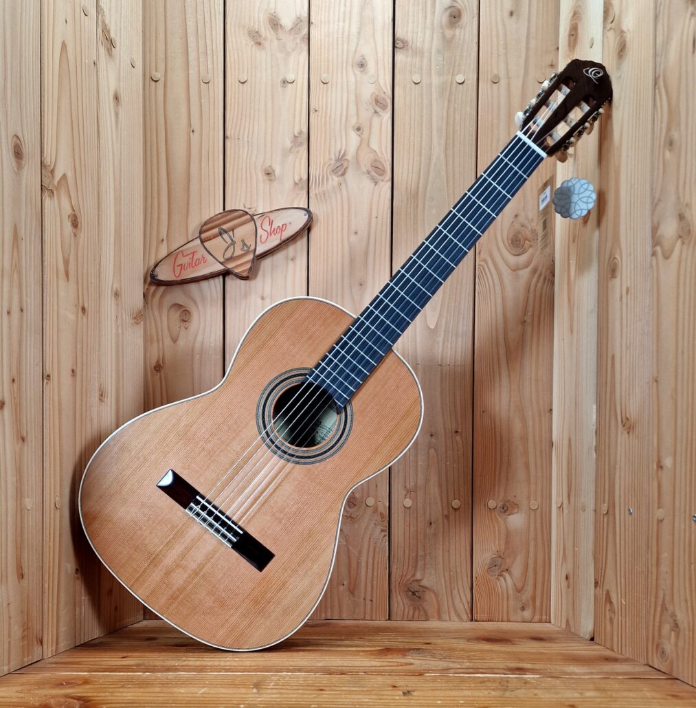 ORTEGA Traditional Series 4/4 Konzertgitarre 6-String + Pro Gigbag