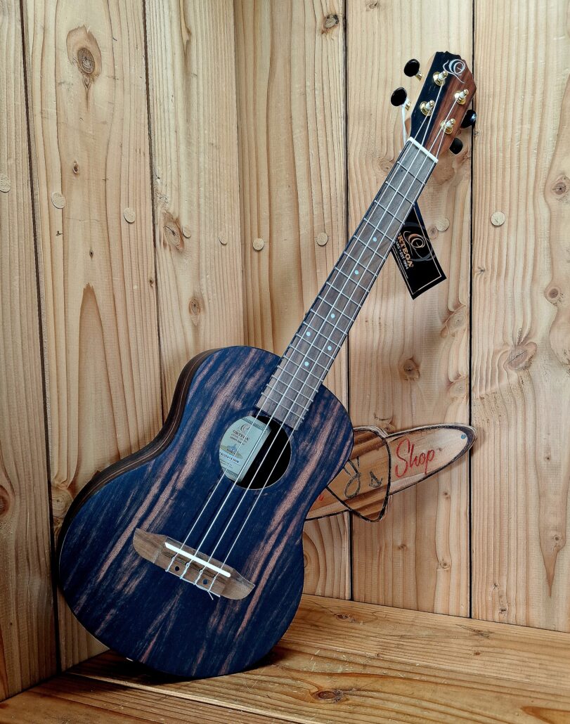 ORTEGA Timber Serie Tenor Ukulele 4 String - Ebony Natural + Bag, B-Stock