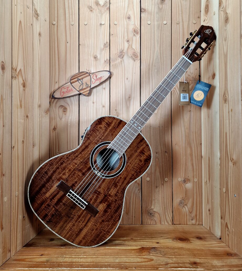 ORTEGA 30th Anniversary Series 4/4 Konzertgitarren 6-String - Natural + Gigbag