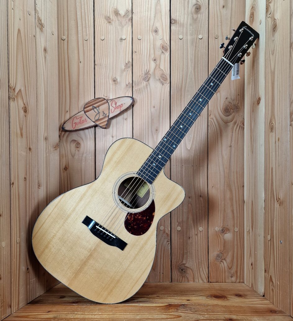 Eastman  E1OMCE-DLX Ochestral Modell mit Cutaway Westerngitarre