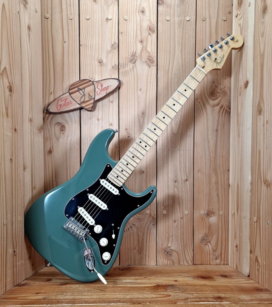 Fender AM Professional Stratocaster MN, Antique Olive, Bj 2017