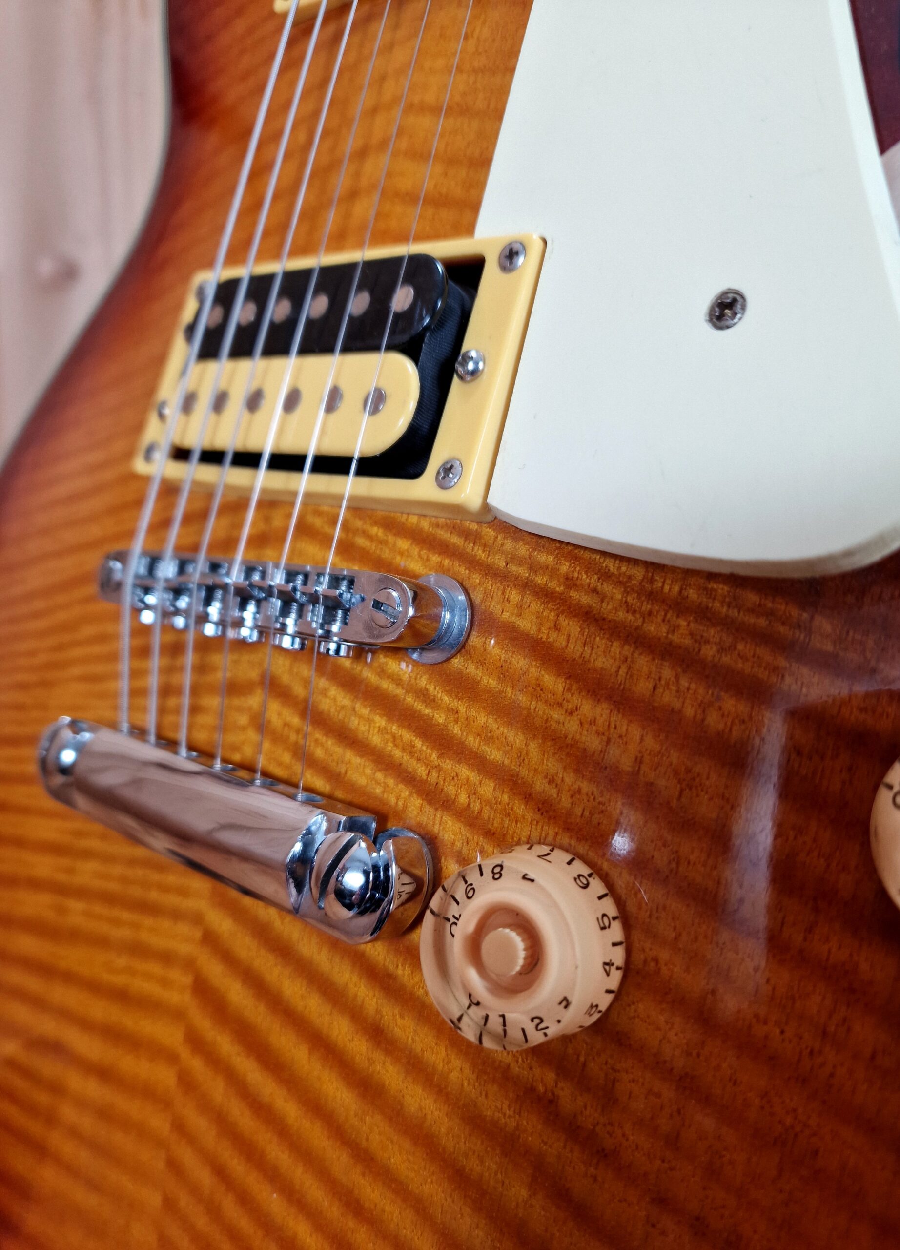 Hohner L59, Professionel Series Sunburst, Bj.1987 – Bild 6