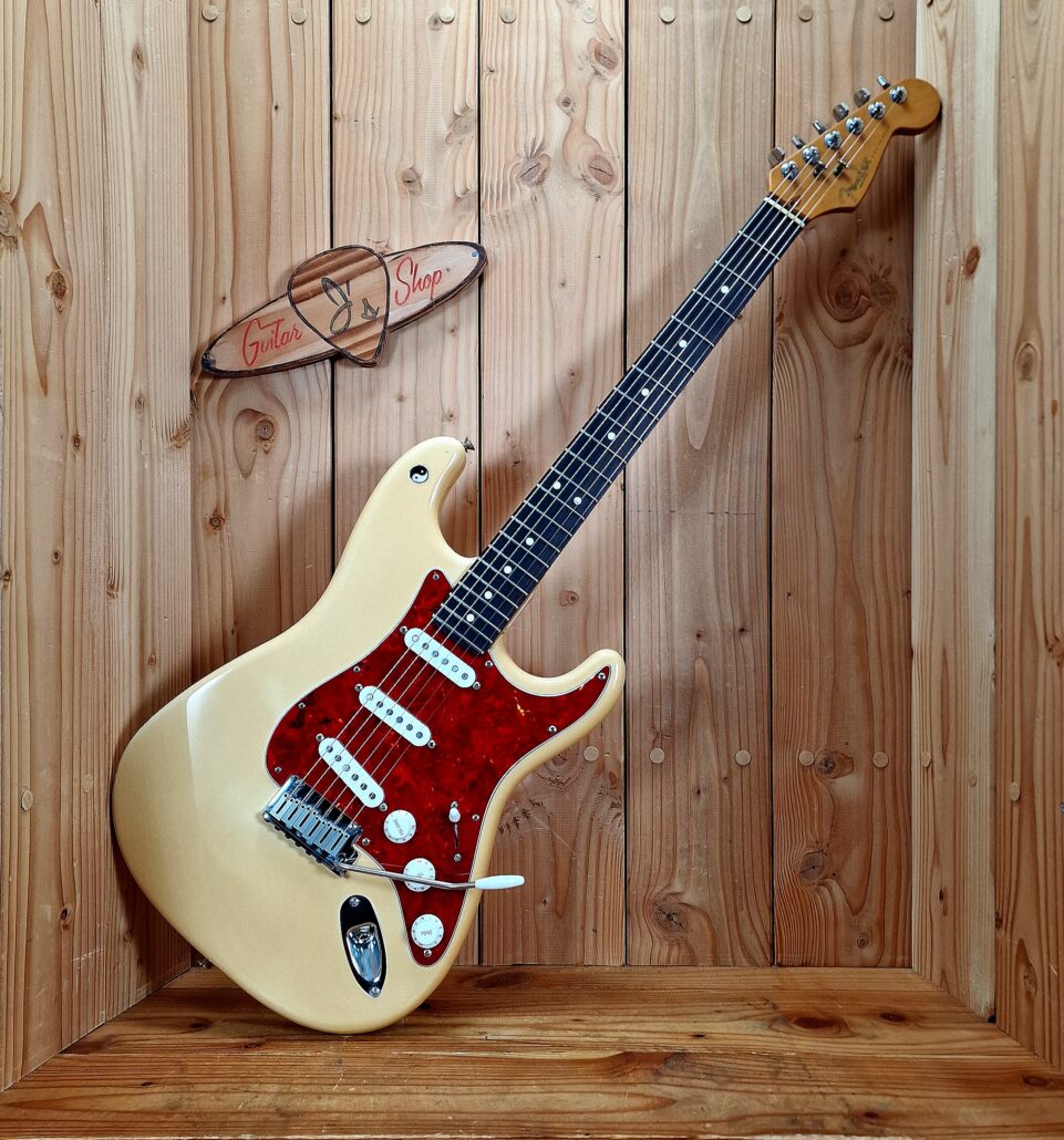 Fender USA Standard Stratocaster Bj. 1995 "smokey" Olympic White