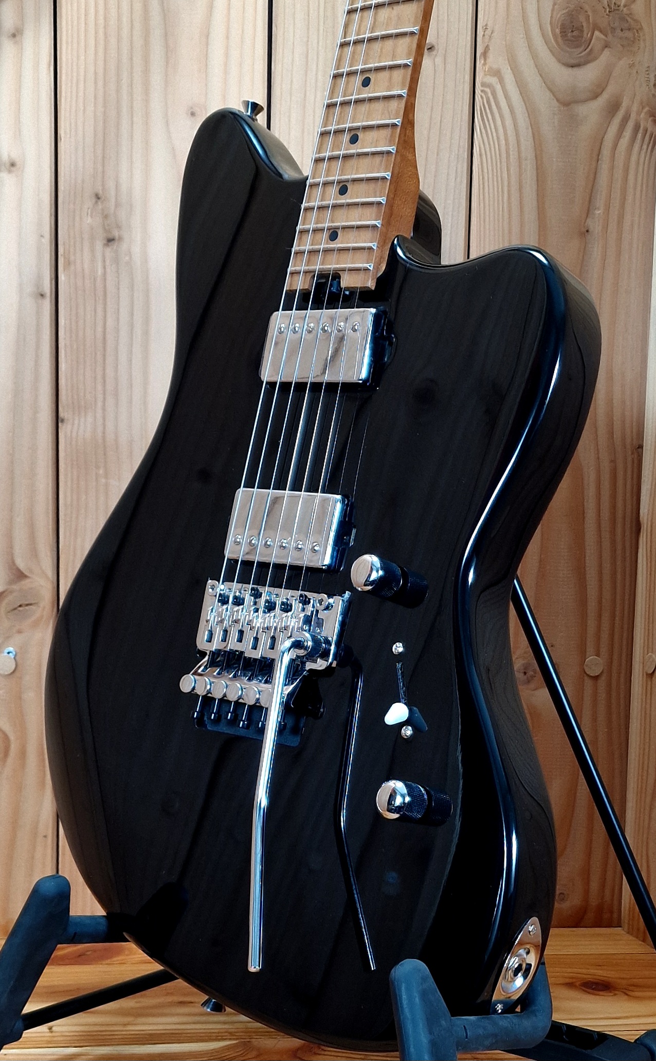 Fullerton Guitars OFF Series black, Floyd Rose, Flamed Maple Neck. Demo – Bild 5
