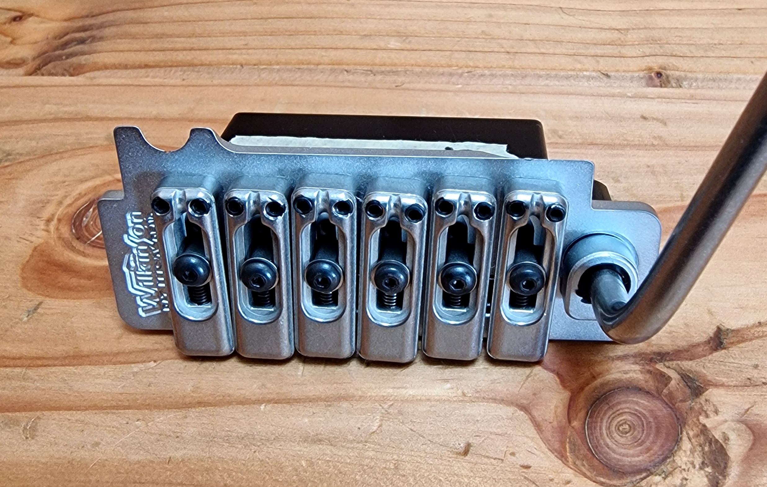 Original 80´s- 90´s Wilkinson VS100N Tremolo, USA PAT. PEND. in Satin Silber #4 – Bild 3