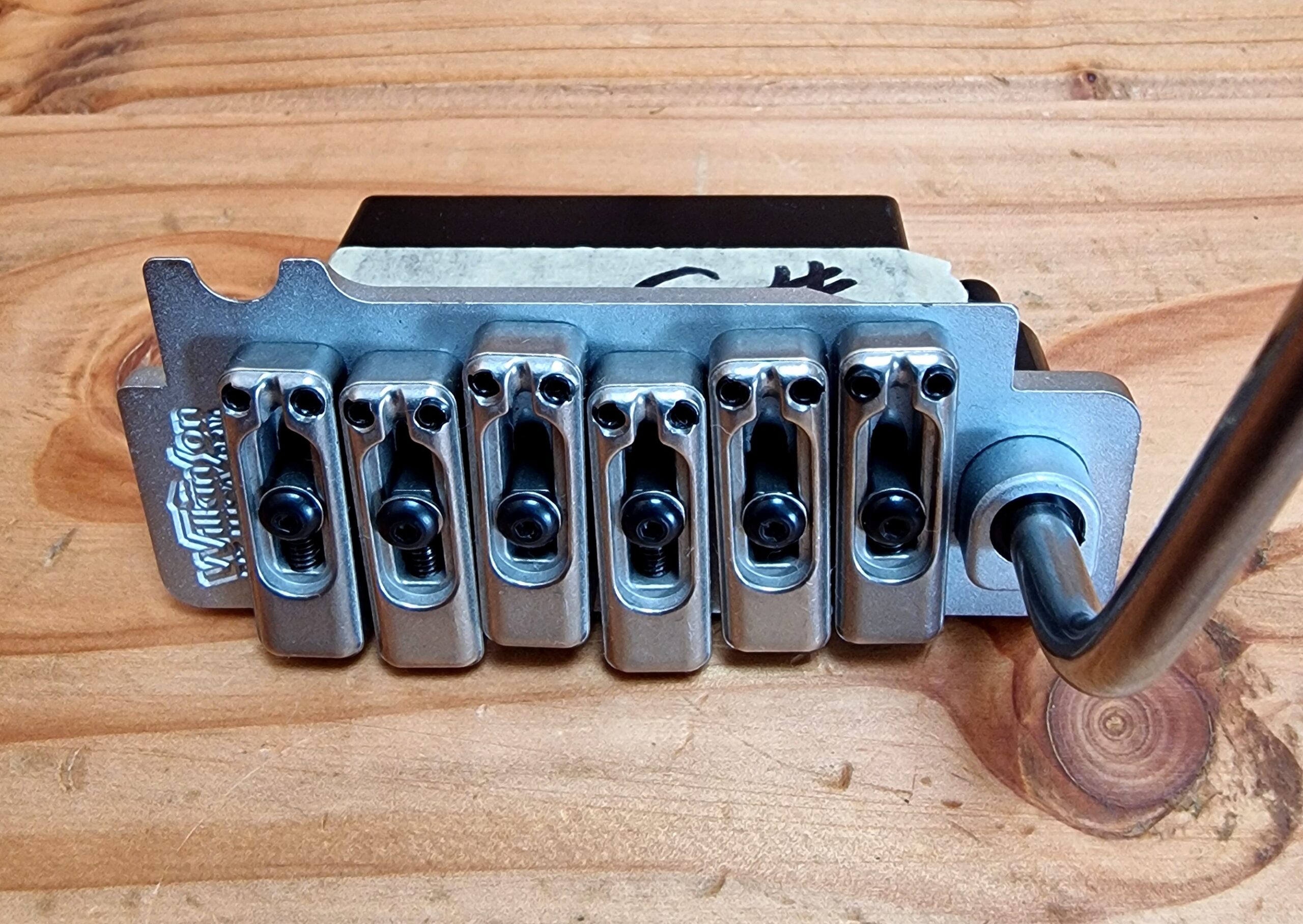 Original 80´s- 90´s Wilkinson VS100N Tremolo, USA PAT. PEND. in Satin Silber #5 – Bild 3